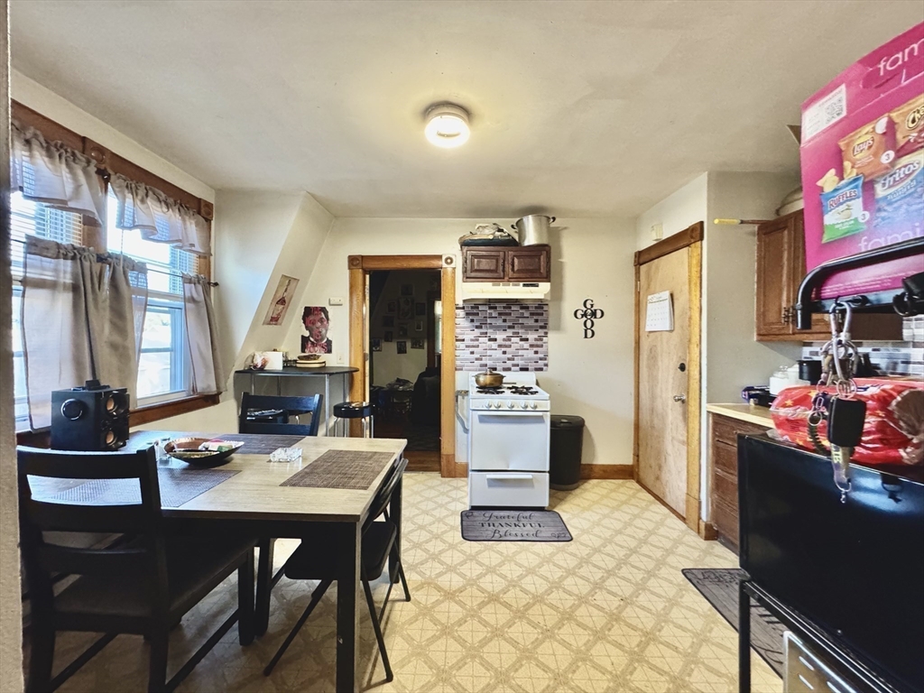 427 Orange Street Springfield, MA 01108 - Photo 17 of 39