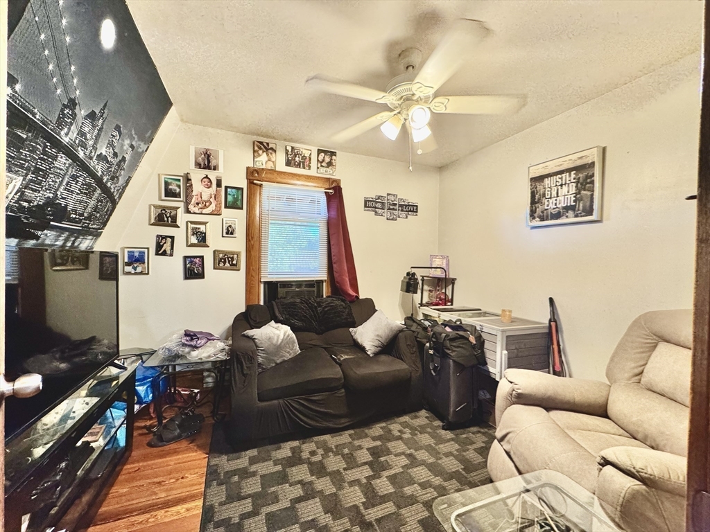 427 Orange Street Springfield, MA 01108 - Photo 19 of 39