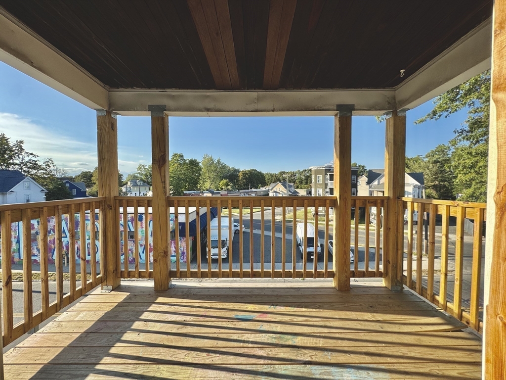 427 Orange Street Springfield, MA 01108 - Photo 2 of 39