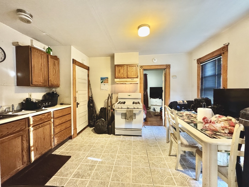 427 Orange Street Springfield, MA 01108 - Photo 27 of 39