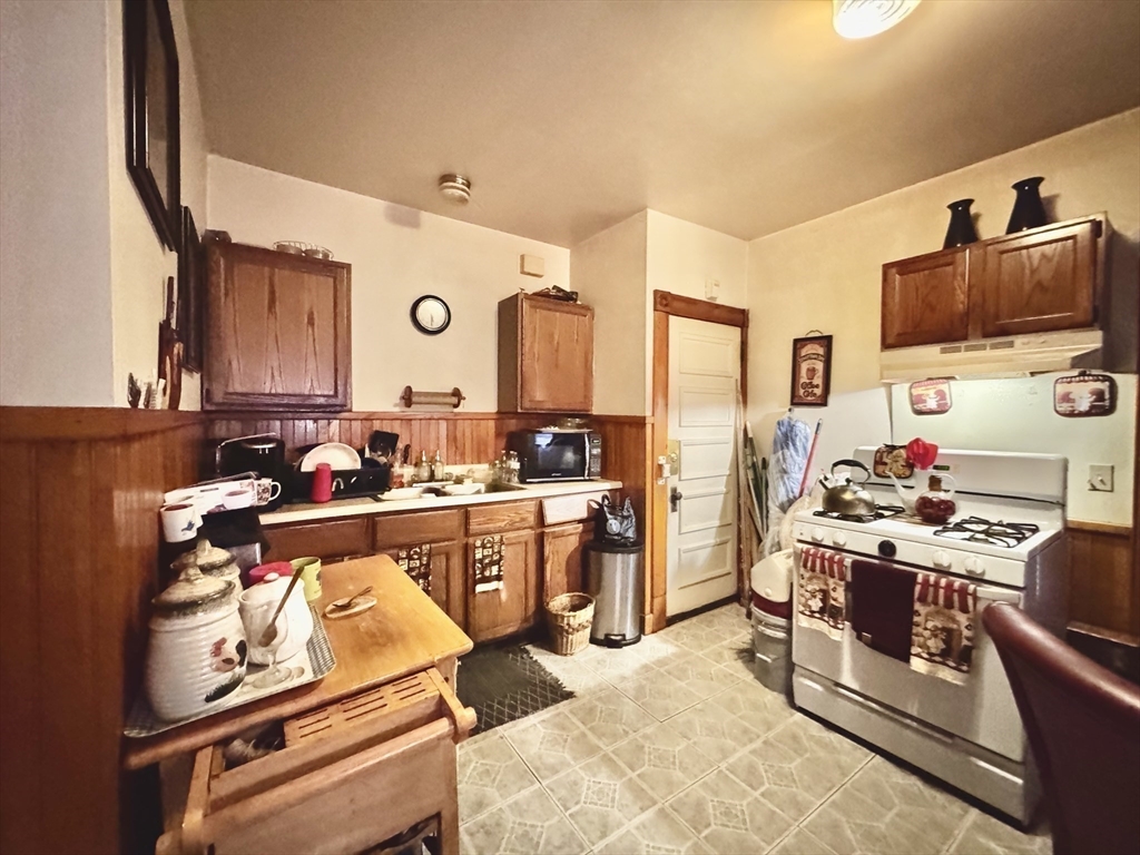 427 Orange Street Springfield, MA 01108 - Photo 32 of 39