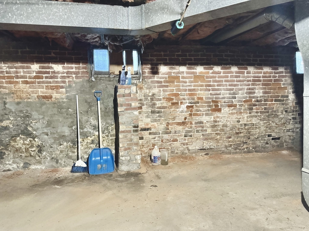 427 Orange Street Springfield, MA 01108 - Photo 33 of 39