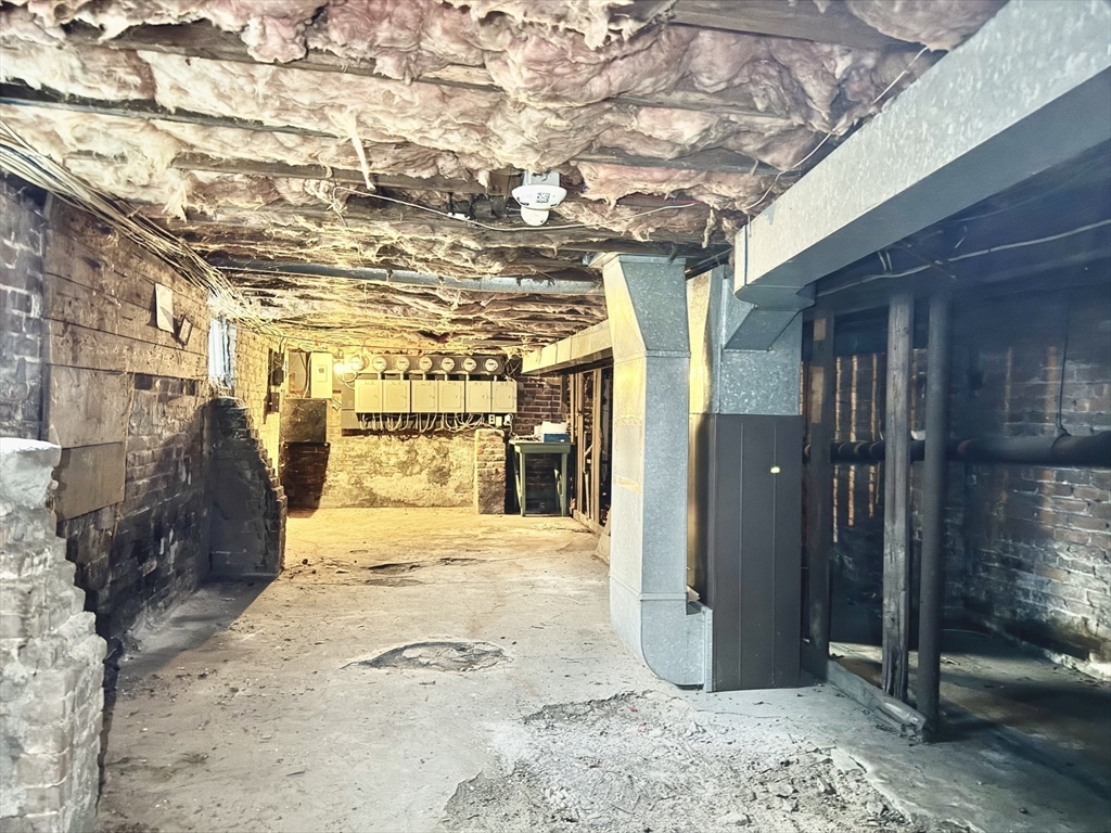 427 Orange Street Springfield, MA 01108 - Photo 34 of 39