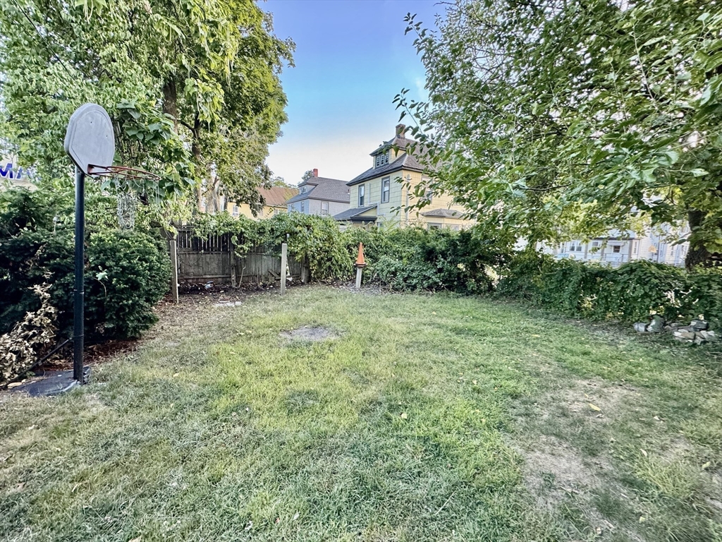 427 Orange Street Springfield, MA 01108 - Photo 35 of 39