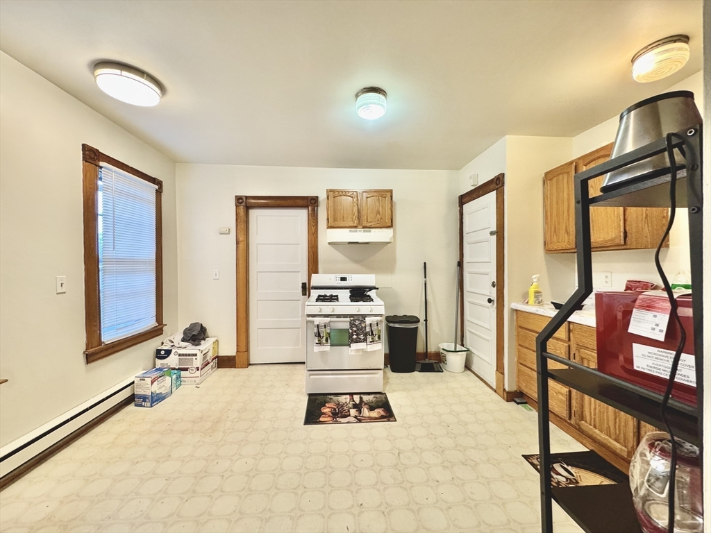 427 Orange Street Springfield, MA 01108 - Photo 5 of 39