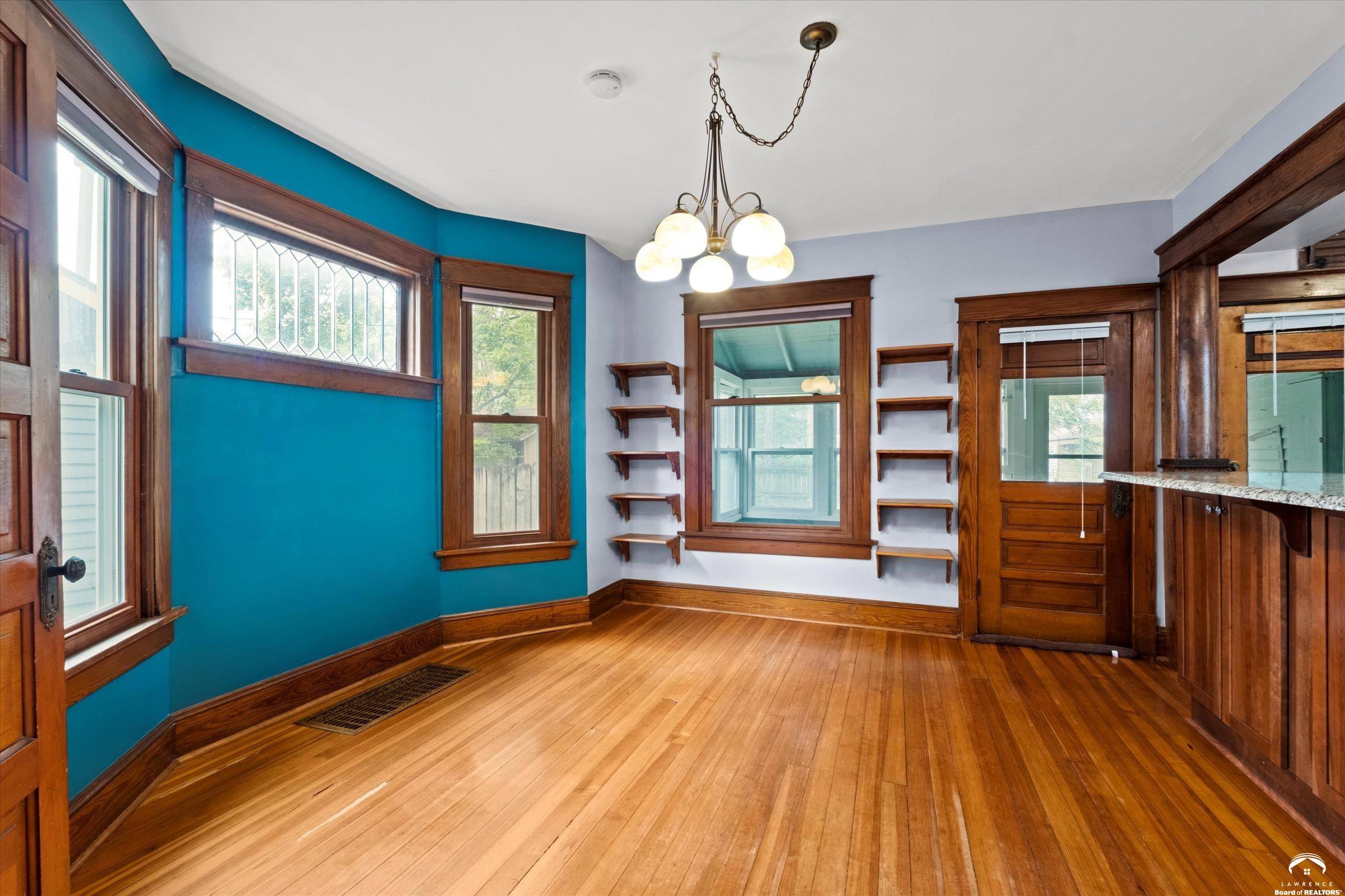 817 Maine Street Lawrence, KS 66044 - Photo 13 of 37