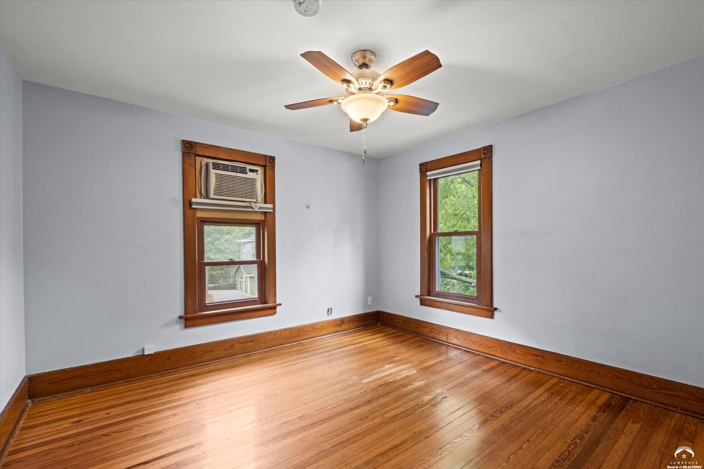 817 Maine Street Lawrence, KS 66044 - Photo 14 of 37