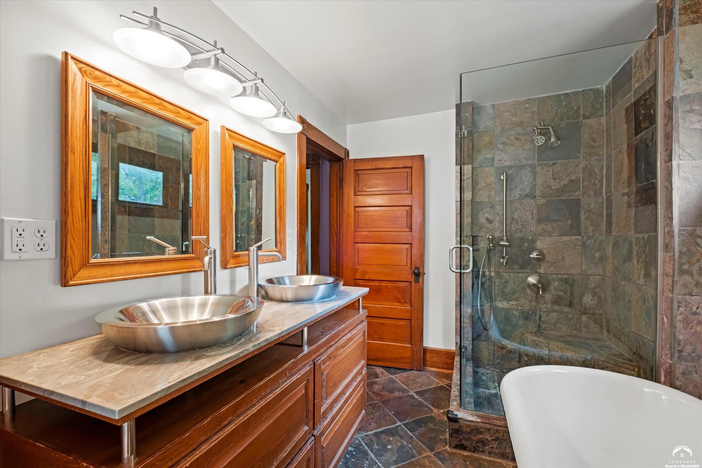 817 Maine Street Lawrence, KS 66044 - Photo 17 of 37