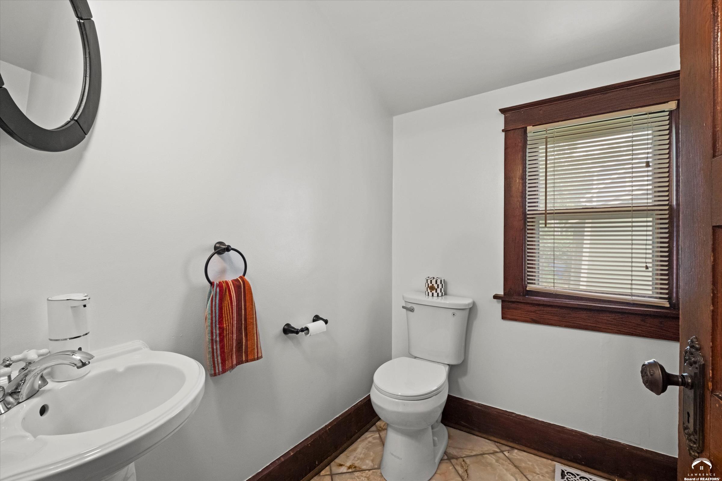 817 Maine Street Lawrence, KS 66044 - Photo 22 of 37