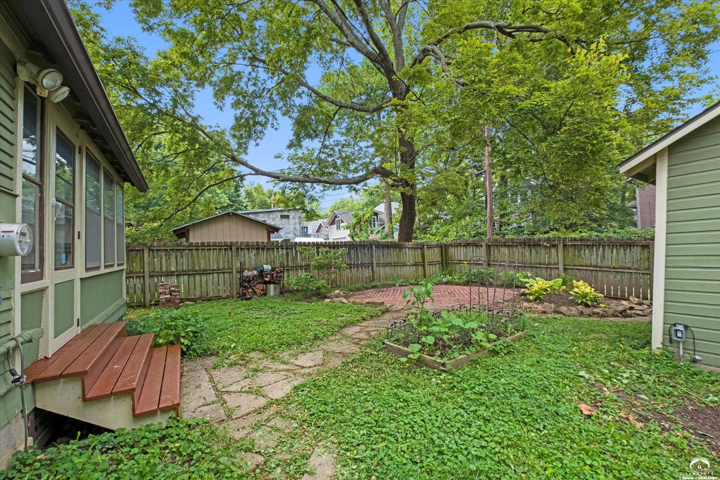 817 Maine Street Lawrence, KS 66044 - Photo 27 of 37