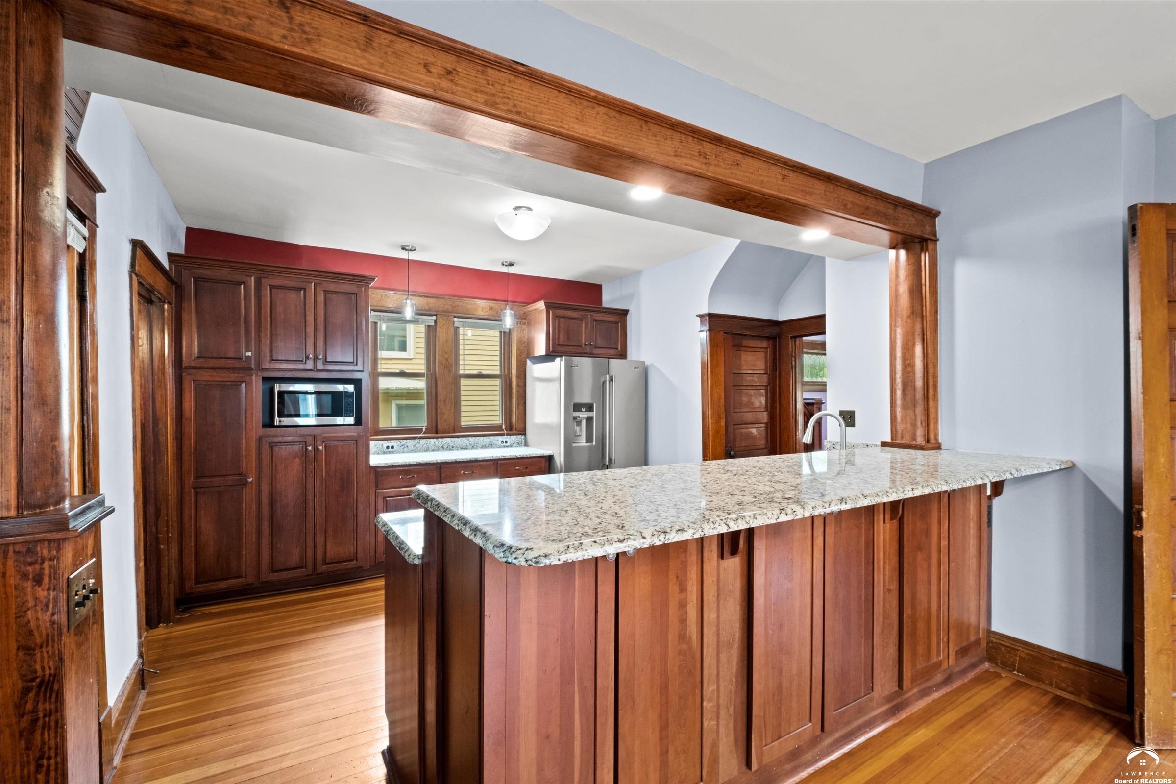 817 Maine Street Lawrence, KS 66044 - Photo 10 of 37