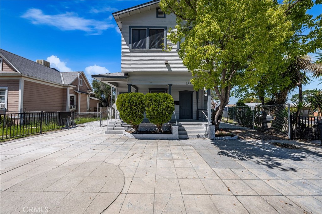 927 Orange Street, Unit 5 Redlands, CA 92374 - Photo 1 of 12