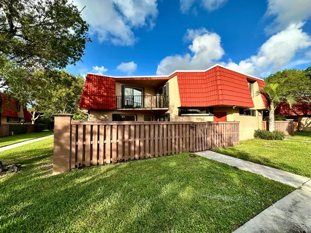 $2,500 | 8081 Severn Drive, Unit D, Boca Raton, FL 33433