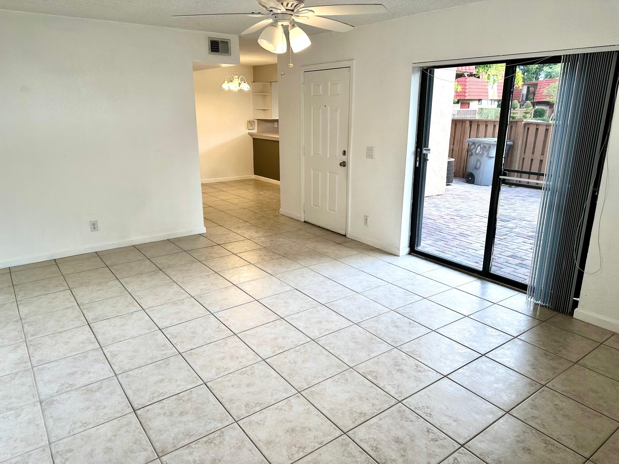 8081 Severn Drive, Unit D Boca Raton, FL 33433 - Photo 5 of 15 Living room
