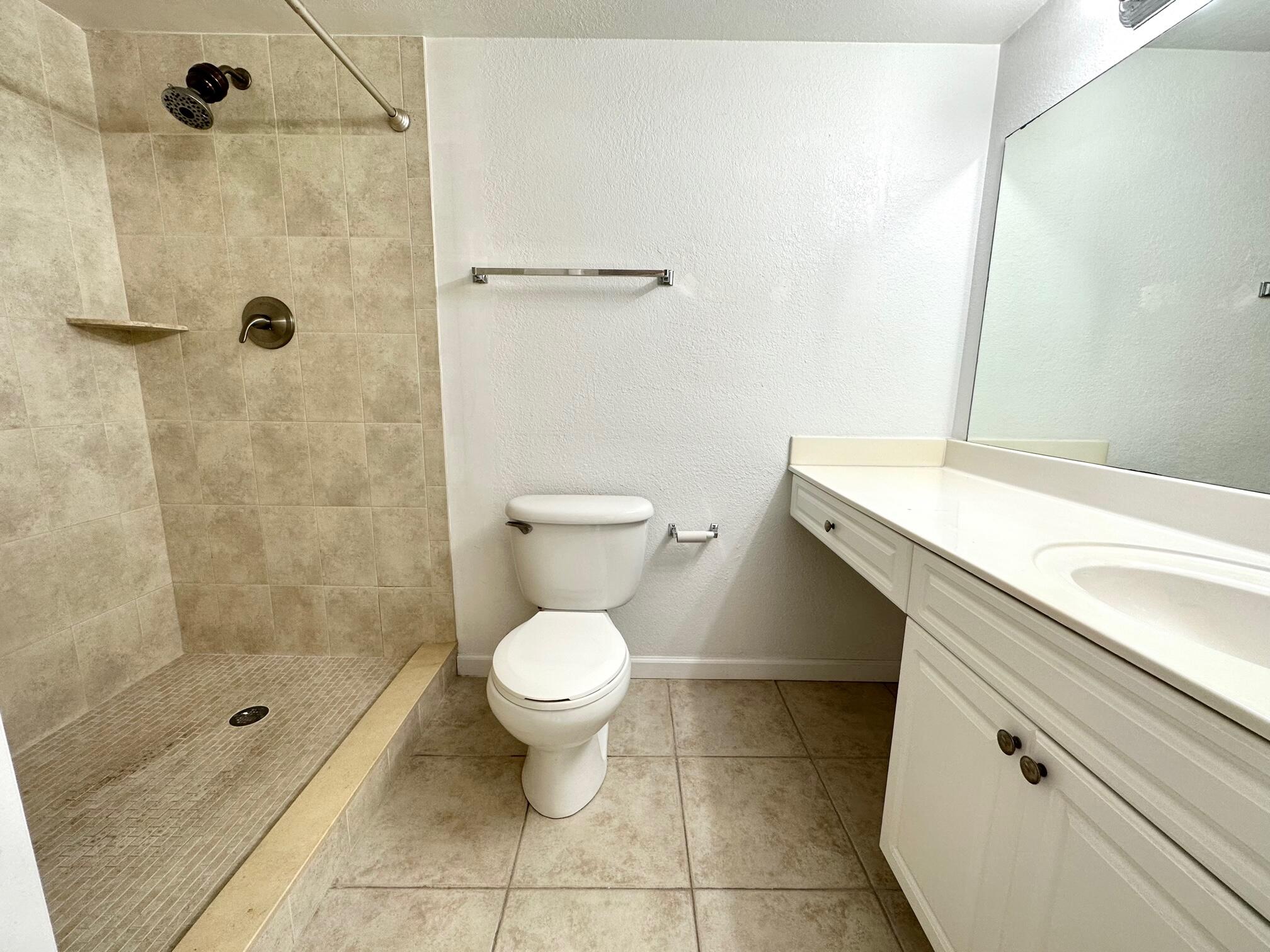 8081 Severn Drive, Unit D Boca Raton, FL 33433 - Photo 8 of 15 Primary bathroom