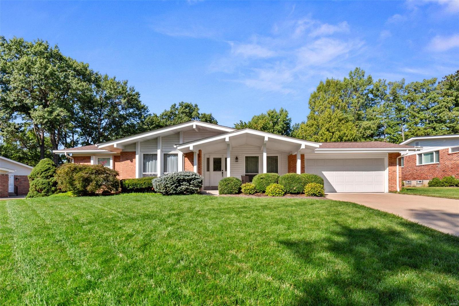 403 Tamarack Drive Ballwin, MO 63011 - Photo 1 of 42