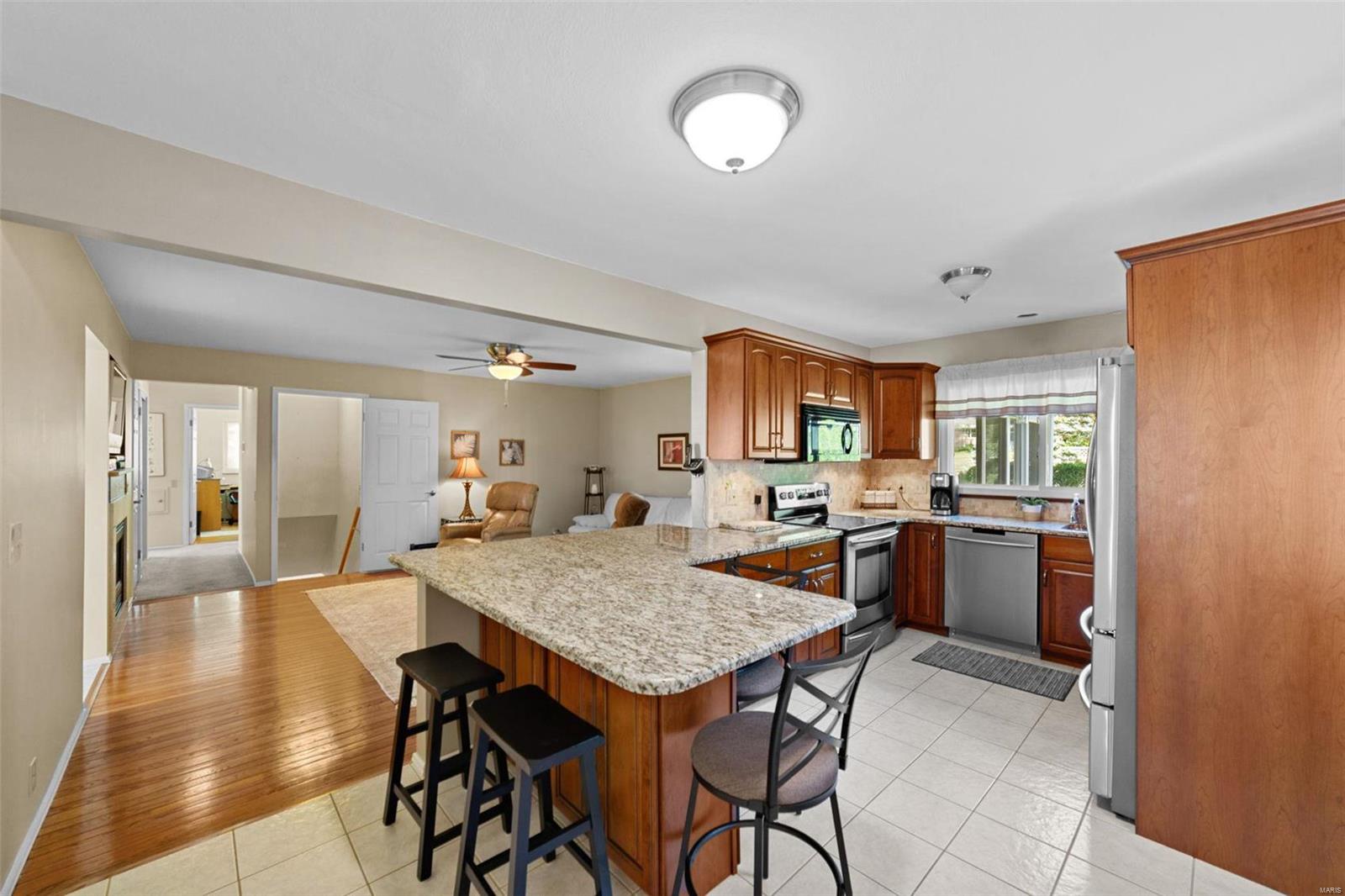 403 Tamarack Drive Ballwin, MO 63011 - Photo 6 of 42