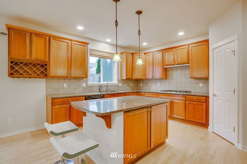 4027 219th Street Southeast Bothell, WA 98021 - Photo 9 of 25