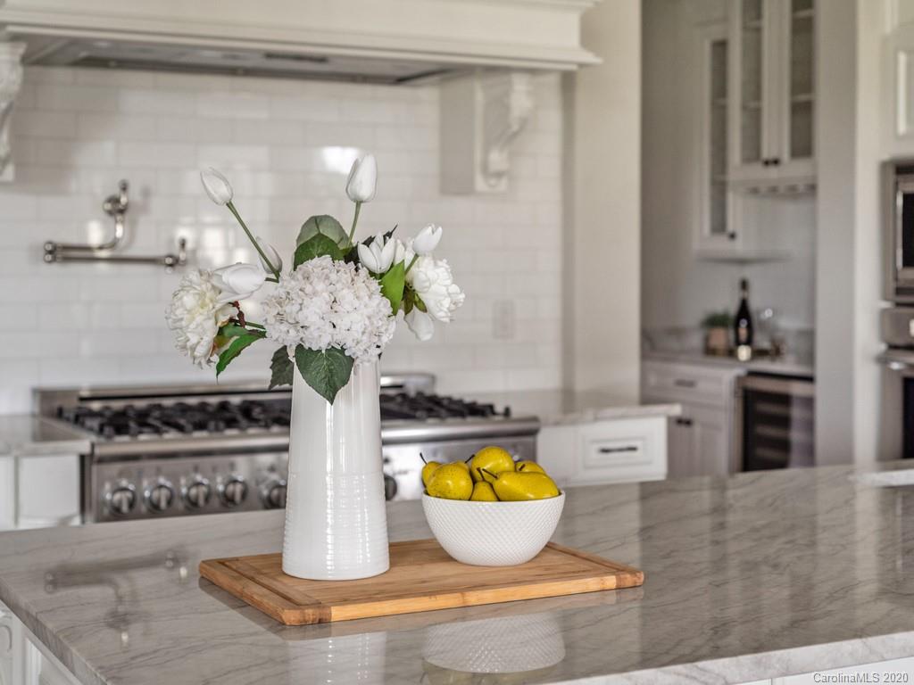 404 Eagle Bend Drive Waxhaw, NC 28173 - Photo 17 of 46 a vase of flowers sitting on a table