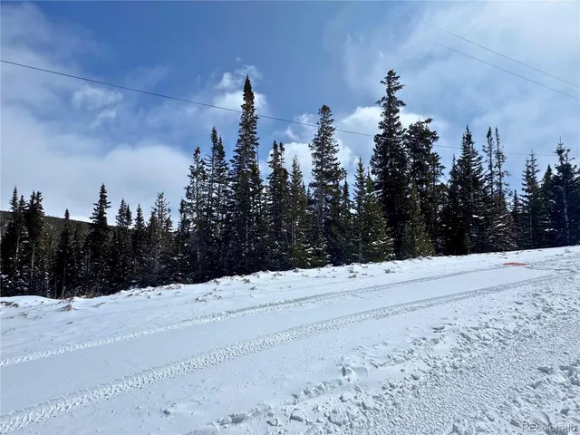 a view of a sky view