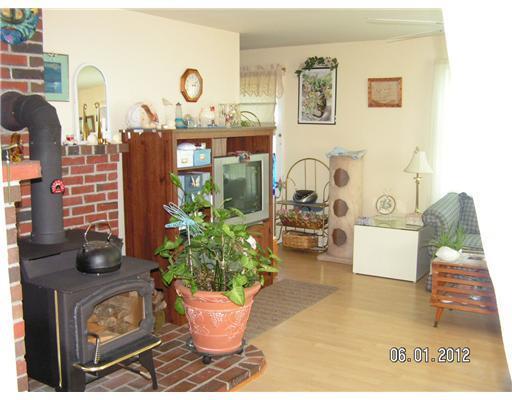 3244 Camden Road Warren, ME 04864 - Photo 5 of 17 Living Room.