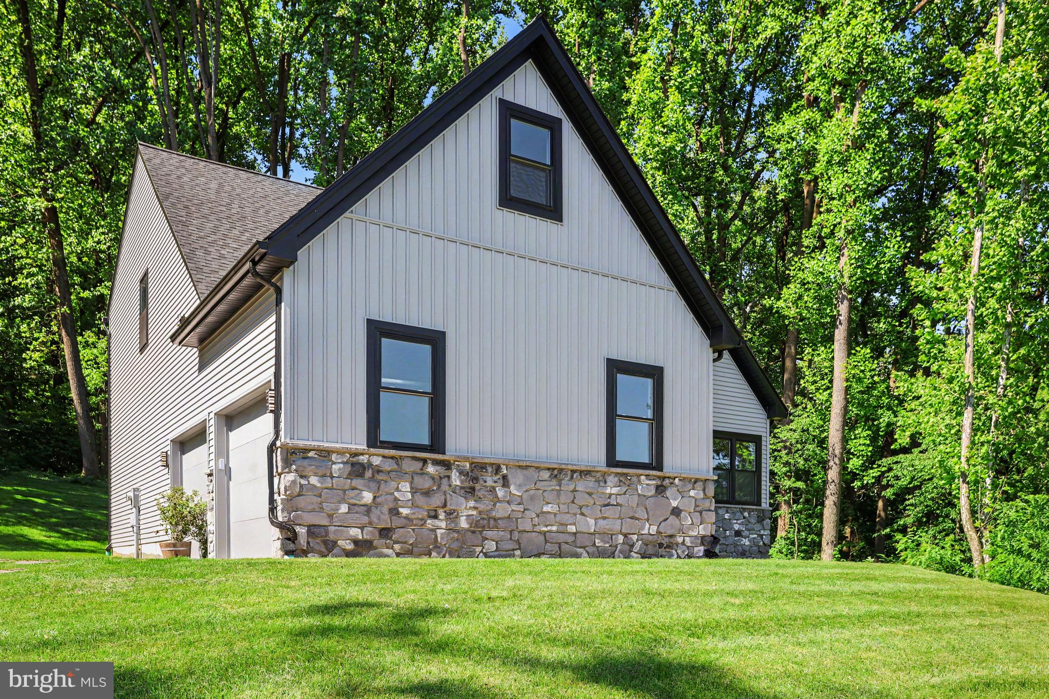 2808 Spring Valley Road Lancaster, PA 17601 - Photo 4 of 48