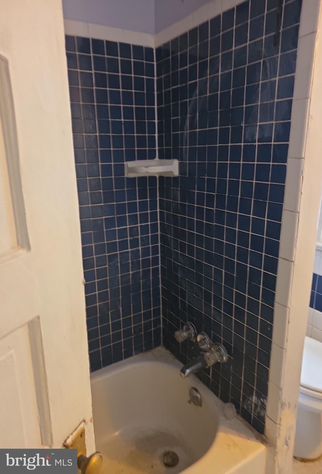 38 N Street Northwest Washington, DC 20001 - Photo 14 of 20 a bathroom with a bathtub