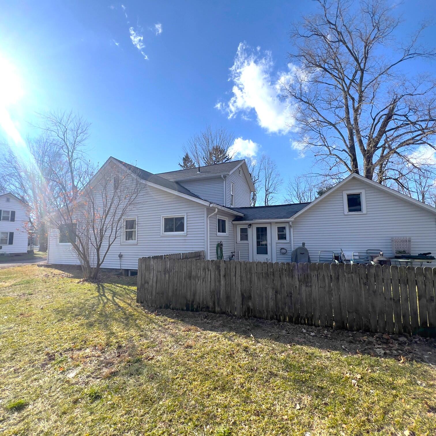 407 Barry Street Colon, MI 49040 - Photo 4 of 23 Side