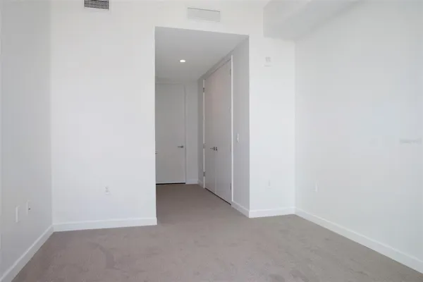 $7,000 | 400 Central Avenue, Unit 906, St. Petersburg, FL 33701