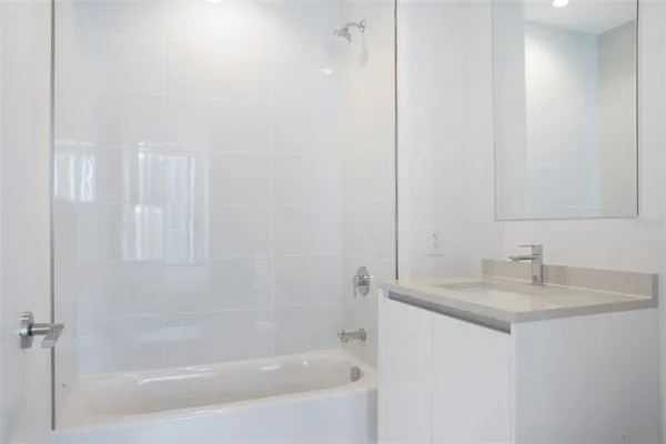 $7,000 | 400 Central Avenue, Unit 906, St. Petersburg, FL 33701