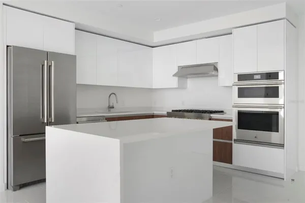 $7,000 | 400 Central Avenue, Unit 906, St. Petersburg, FL 33701