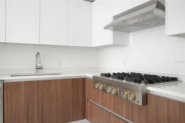 $7,000 | 400 Central Avenue, Unit 906, St. Petersburg, FL 33701