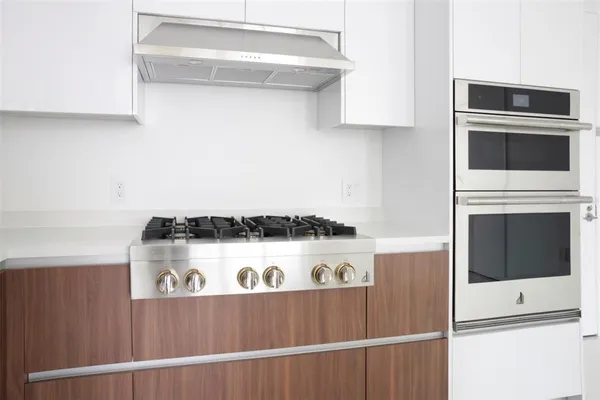 $7,000 | 400 Central Avenue, Unit 906, St. Petersburg, FL 33701