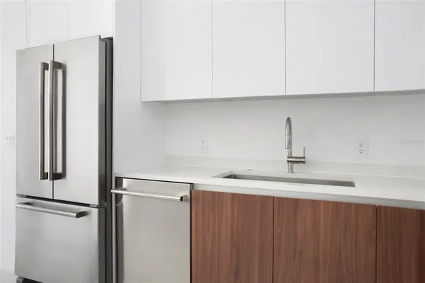 $7,000 | 400 Central Avenue, Unit 906, St. Petersburg, FL 33701