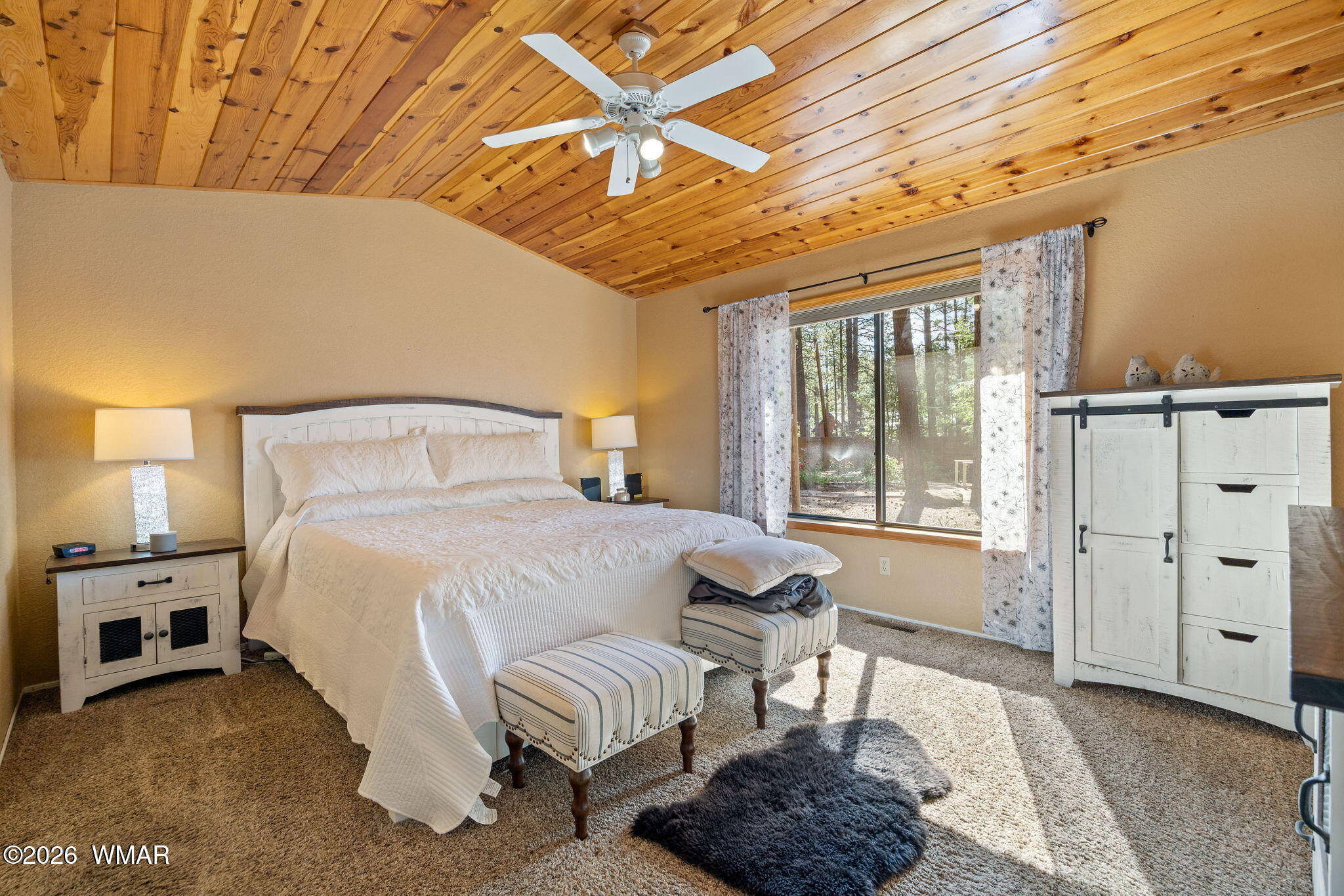 6735 Sunset Trail Pinetop, AZ 85935 - Photo 13 of 33 a bedroom with a bed and a window