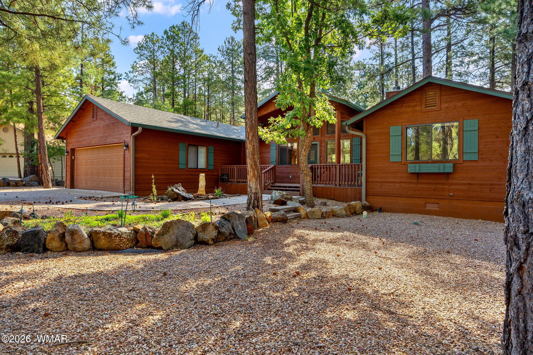 6735 Sunset Trail Pinetop, AZ 85935 - Photo 2 of 33 a front view of a house with a yard