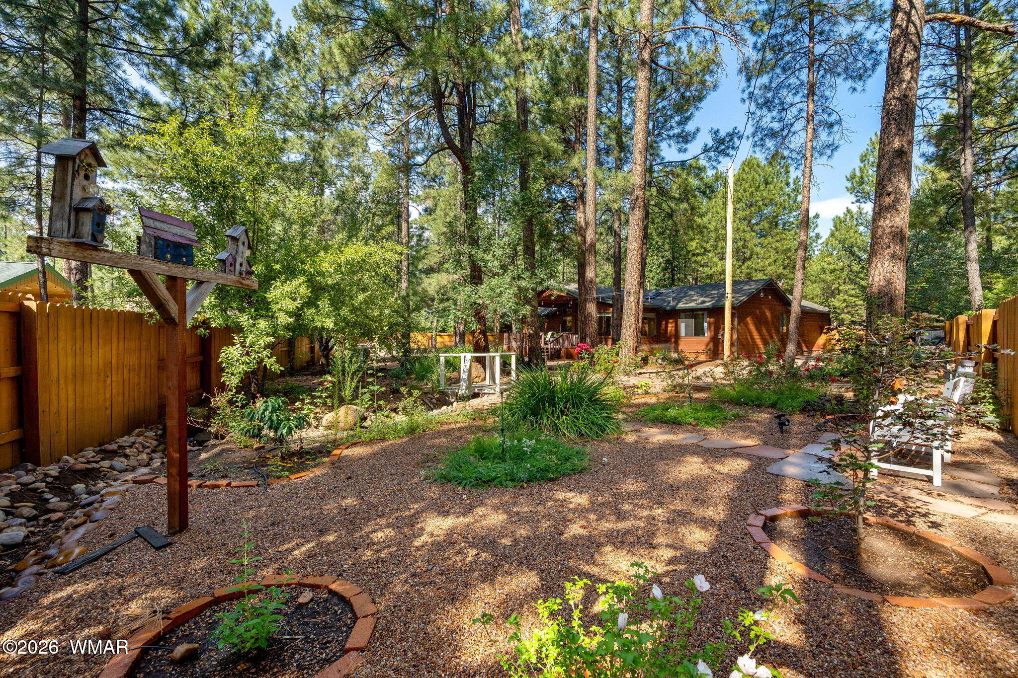 6735 Sunset Trail Pinetop, AZ 85935 - Photo 25 of 33 a backyard of a house with lots of green space