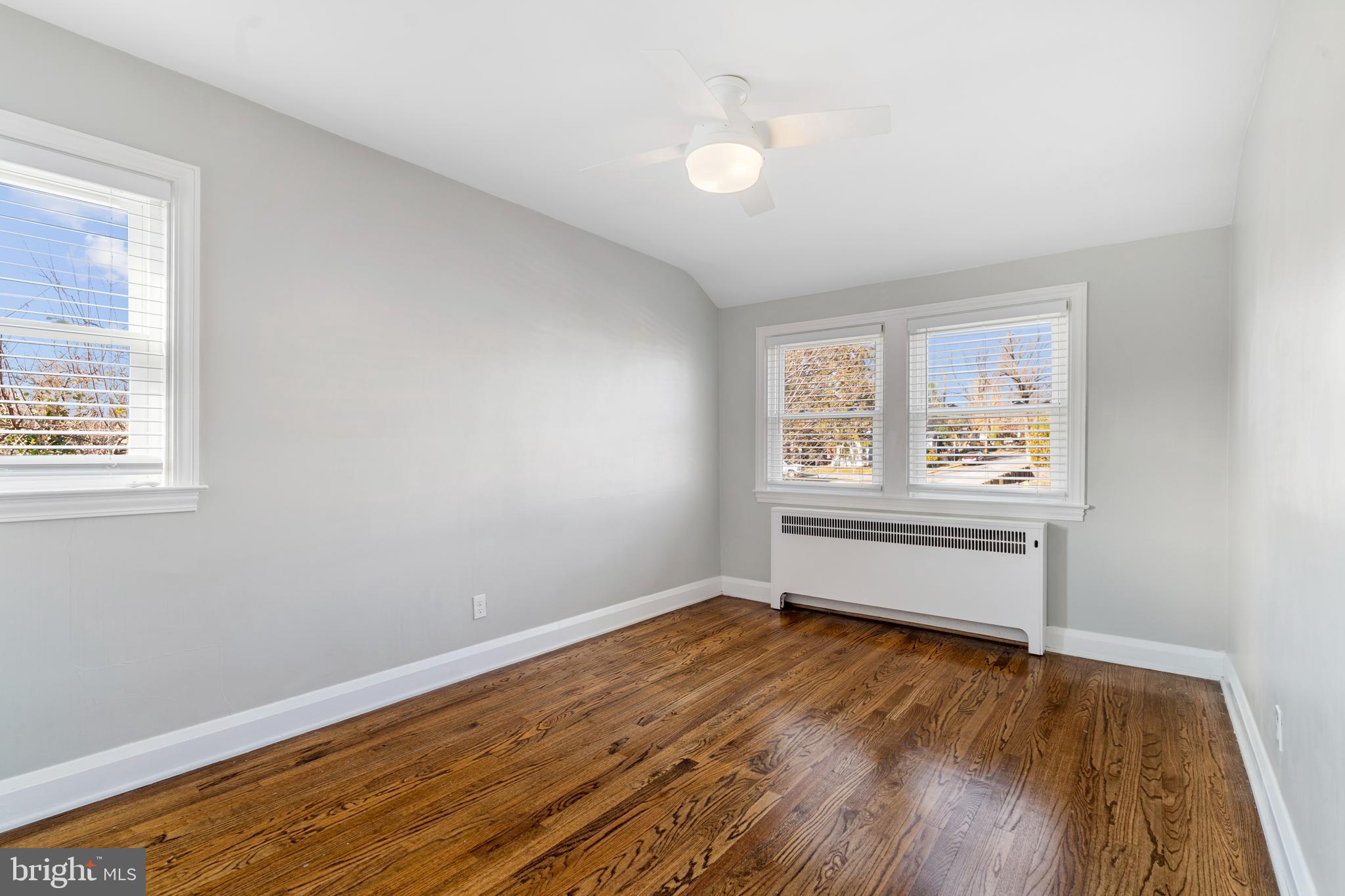 201 Ridge Avenue Towson, MD 21286 - Photo 16 of 40 Large primary bedroom.