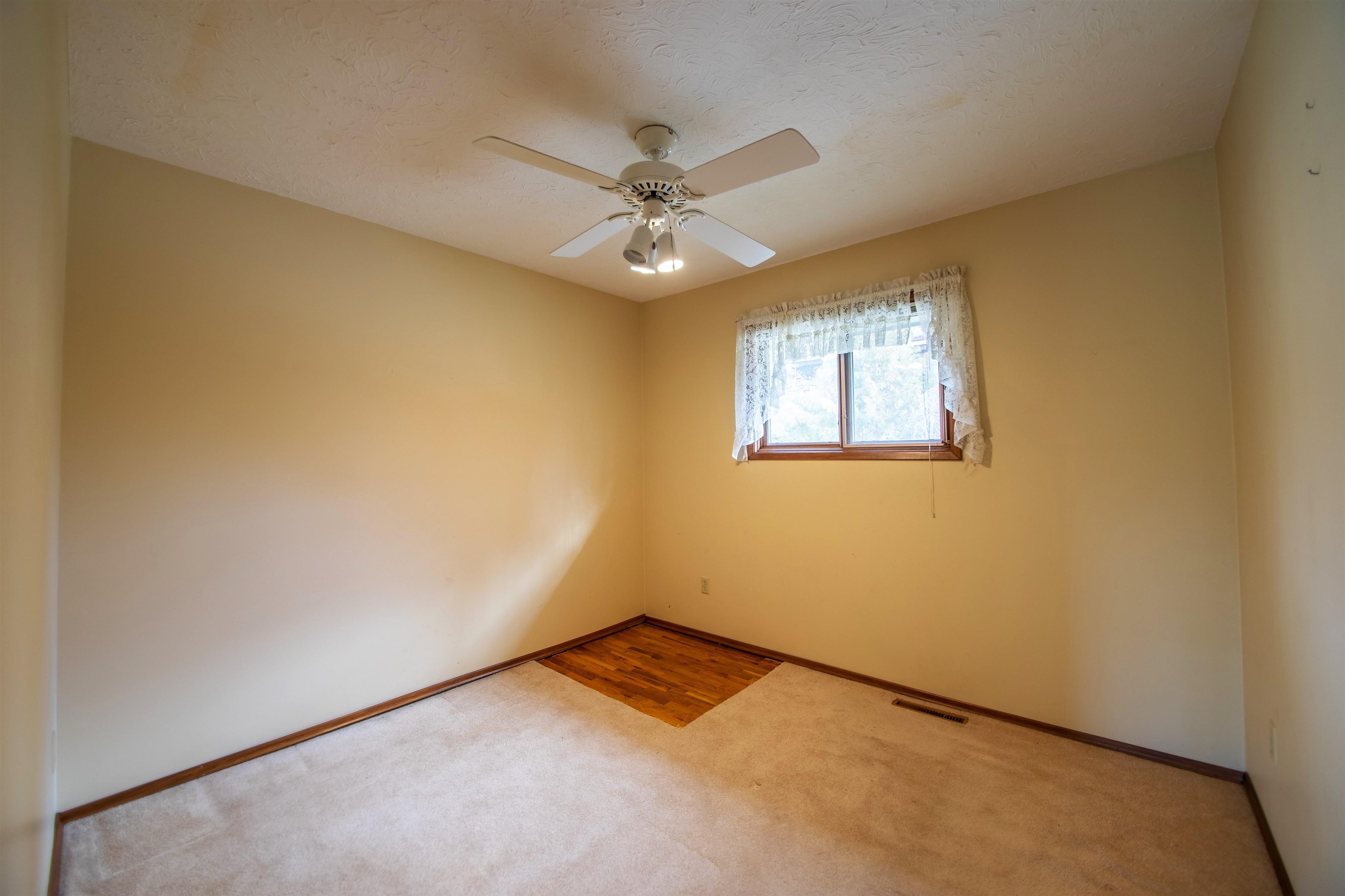 1122 South Center Road Spokane Valley, WA 99212 - Photo 17 of 46