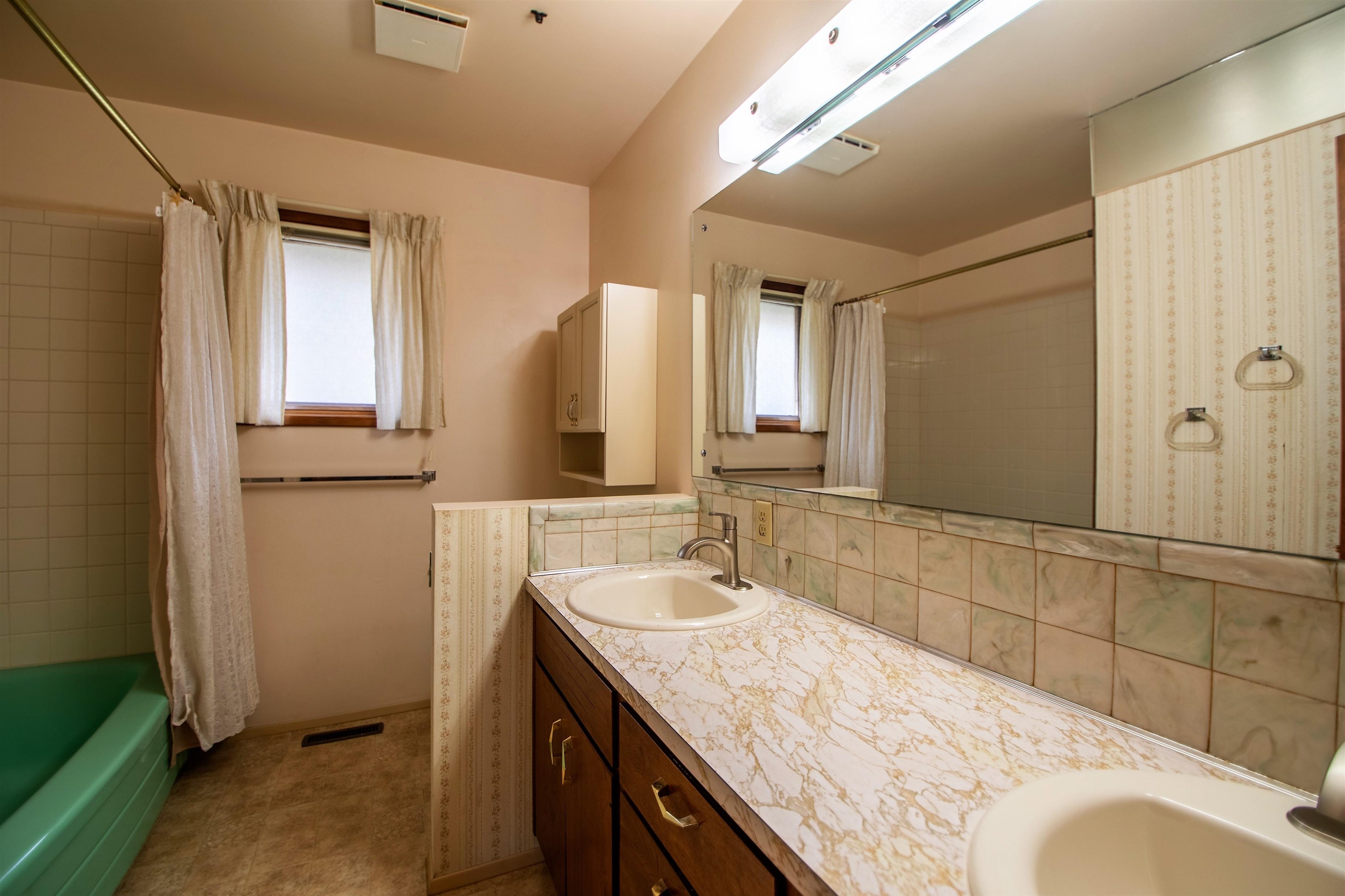 1122 South Center Road Spokane Valley, WA 99212 - Photo 18 of 46