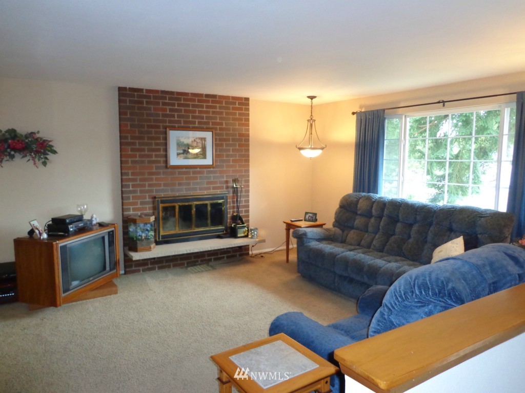 5112 Picnic Point Road Edmonds, WA 98026 - Photo 3 of 15