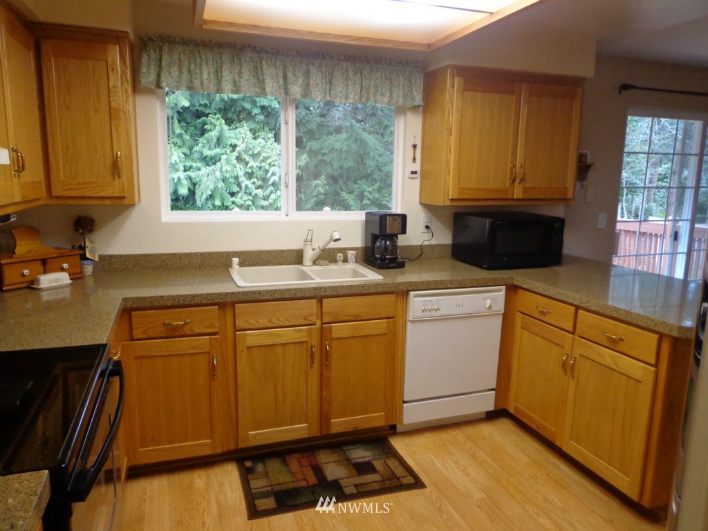 5112 Picnic Point Road Edmonds, WA 98026 - Photo 5 of 15