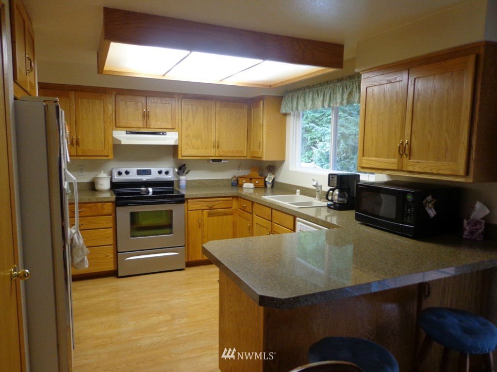 5112 Picnic Point Road Edmonds, WA 98026 - Photo 6 of 15