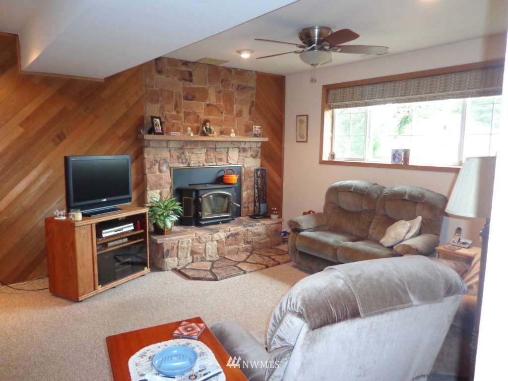 5112 Picnic Point Road Edmonds, WA 98026 - Photo 10 of 15