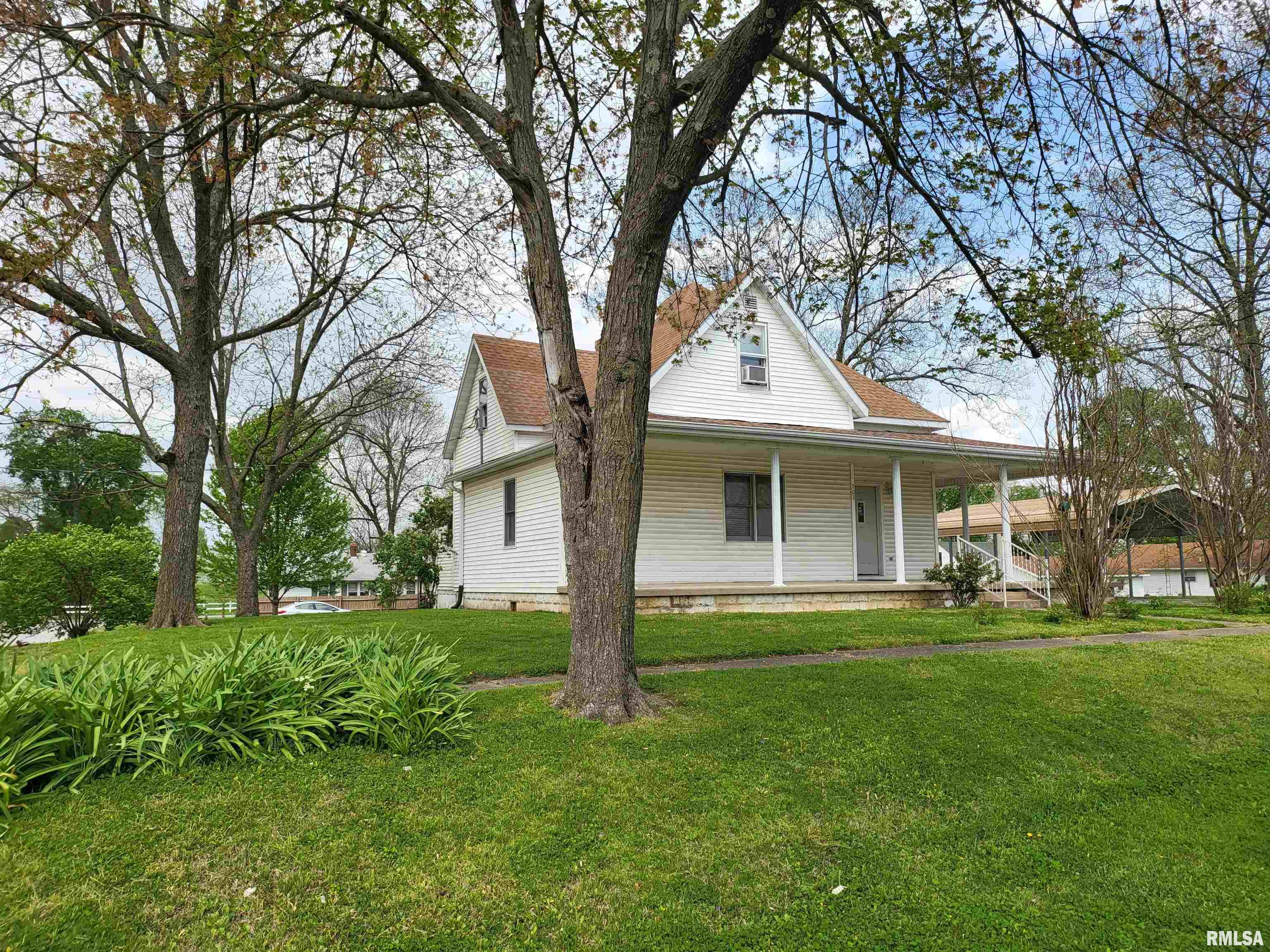 703 East Edwards Street Ridgway, IL 62979 - Photo 1 of 41