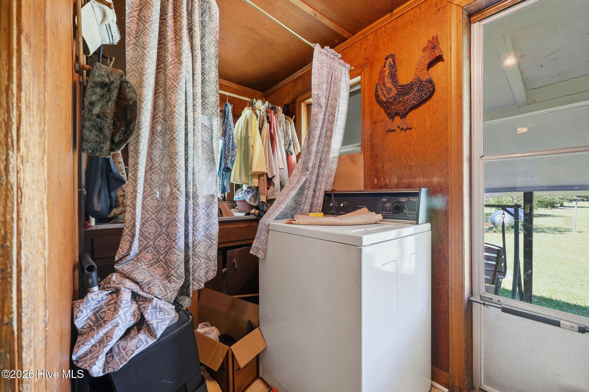 850 Smithtown Road Grimesland, NC 27837 - Photo 15 of 33 Laundry area