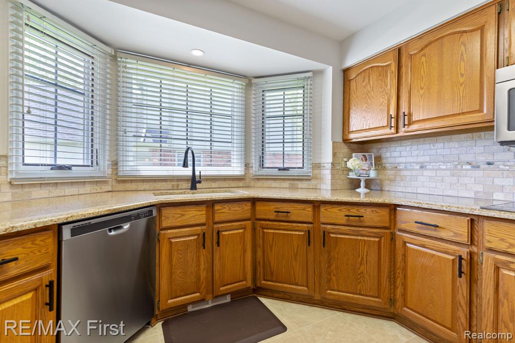 1209 Grandview Drive Rochester Hills, MI 48306 - Photo 8 of 46