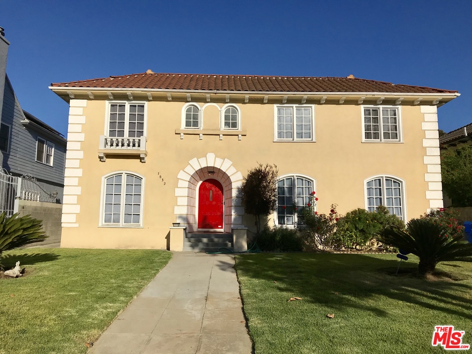1832 Virginia Road Los Angeles, CA 90019 - Photo 3 of 10