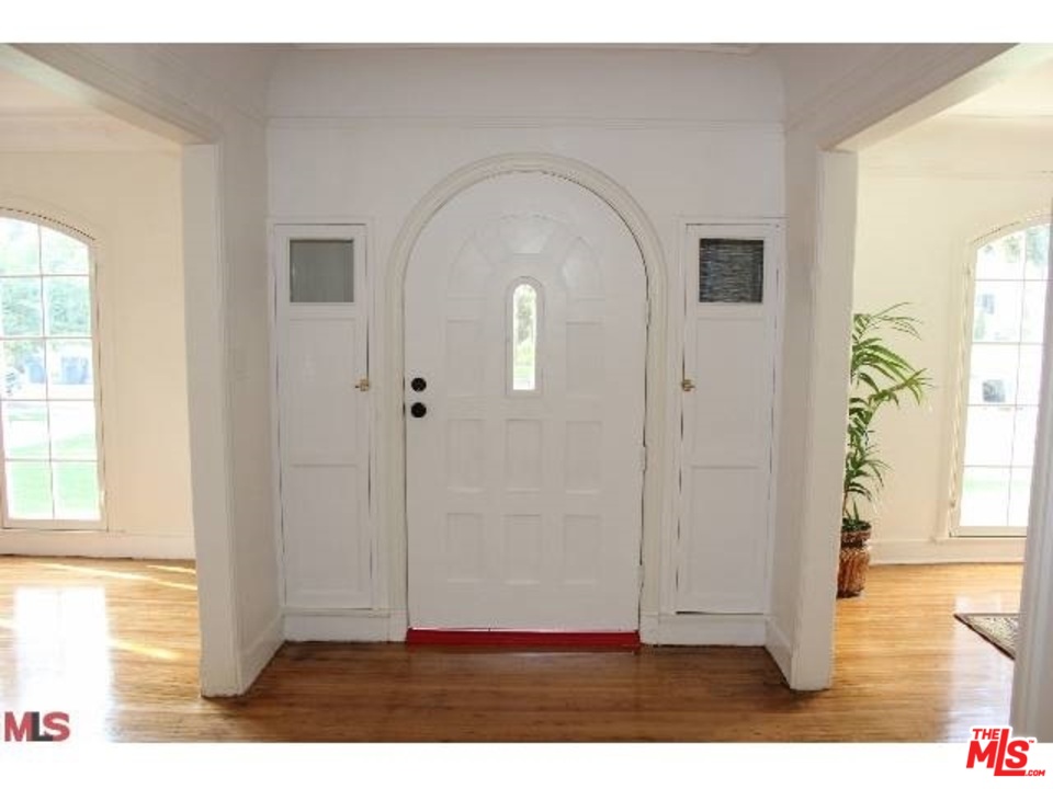 1832 Virginia Road Los Angeles, CA 90019 - Photo 4 of 10
