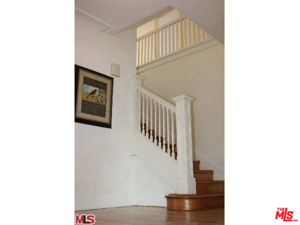 1832 Virginia Road Los Angeles, CA 90019 - Photo 5 of 10